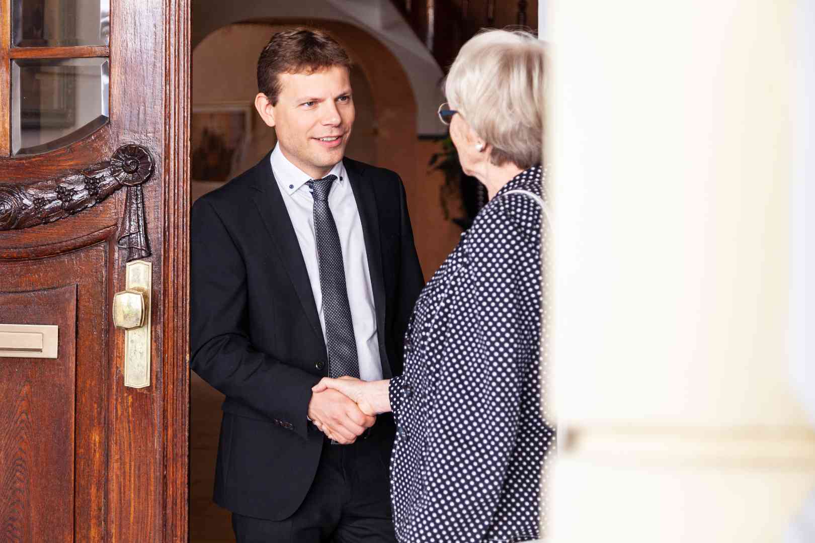 Bestatter Bonn | Necke Bestattungen – Würdevolle Begleitung